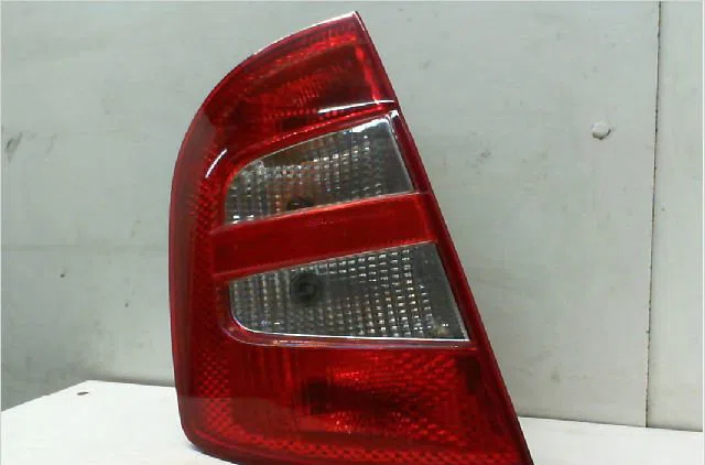 Feu arrière gauche SKODA FABIA I occasion