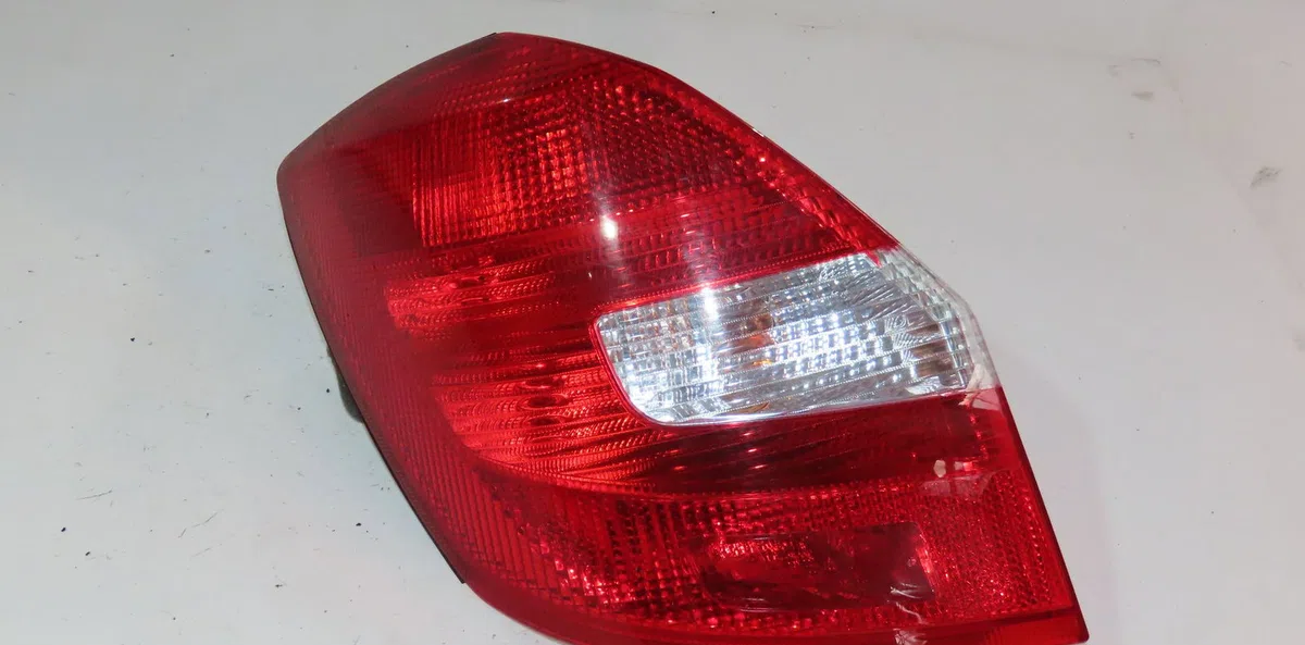 Feu arrière gauche Skoda FABIA II (542) 1.2 (2006-2014) 5 portes occasion