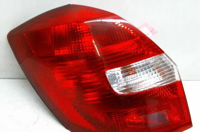 Feu arrière gauche Skoda FABIA II (542) 1.6 tdi (2010-2014) occasion