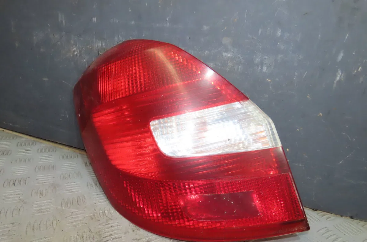 Feu arrière gauche Skoda FABIA II (542) 1.9 tdi (2007-2010) occasion