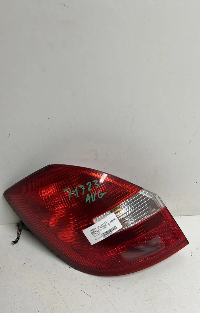 Feu arrière gauche Skoda FABIA II Combi (545) 1.4 tdi (2007-2010) occasion