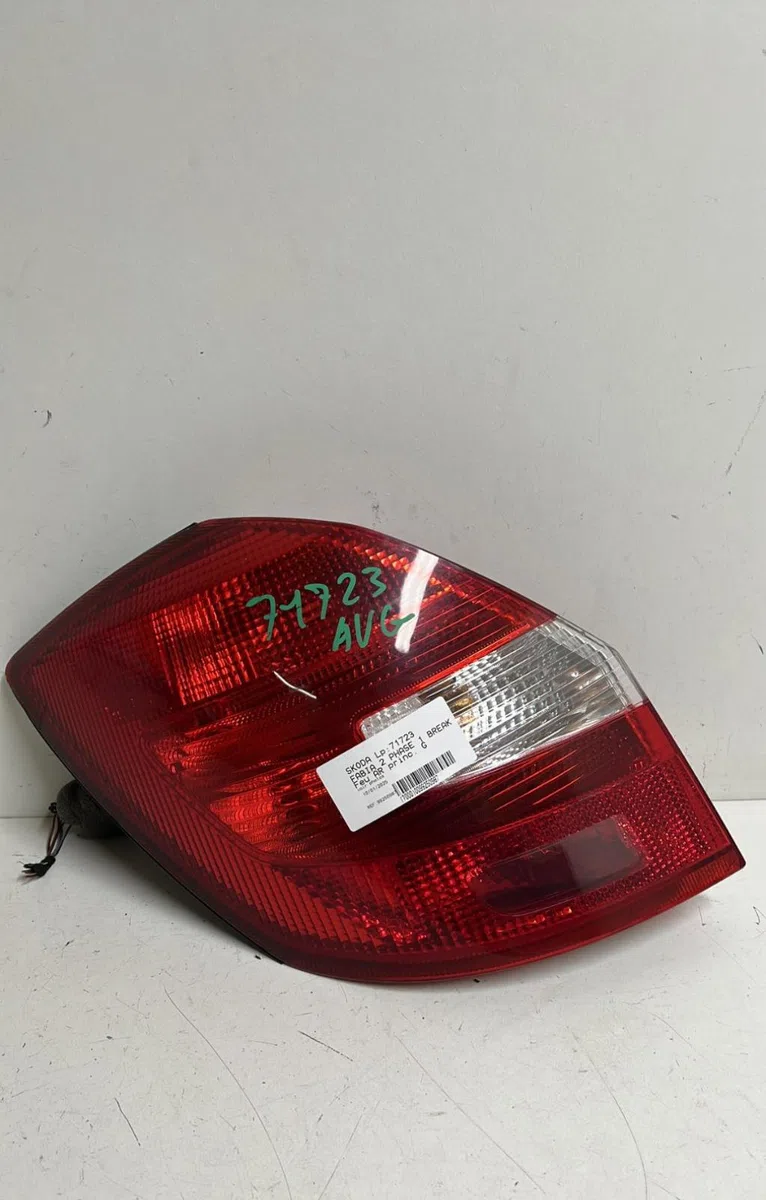 Feu arrière gauche Skoda FABIA II Combi (545) 1.4 tdi (2007-2010) occasion