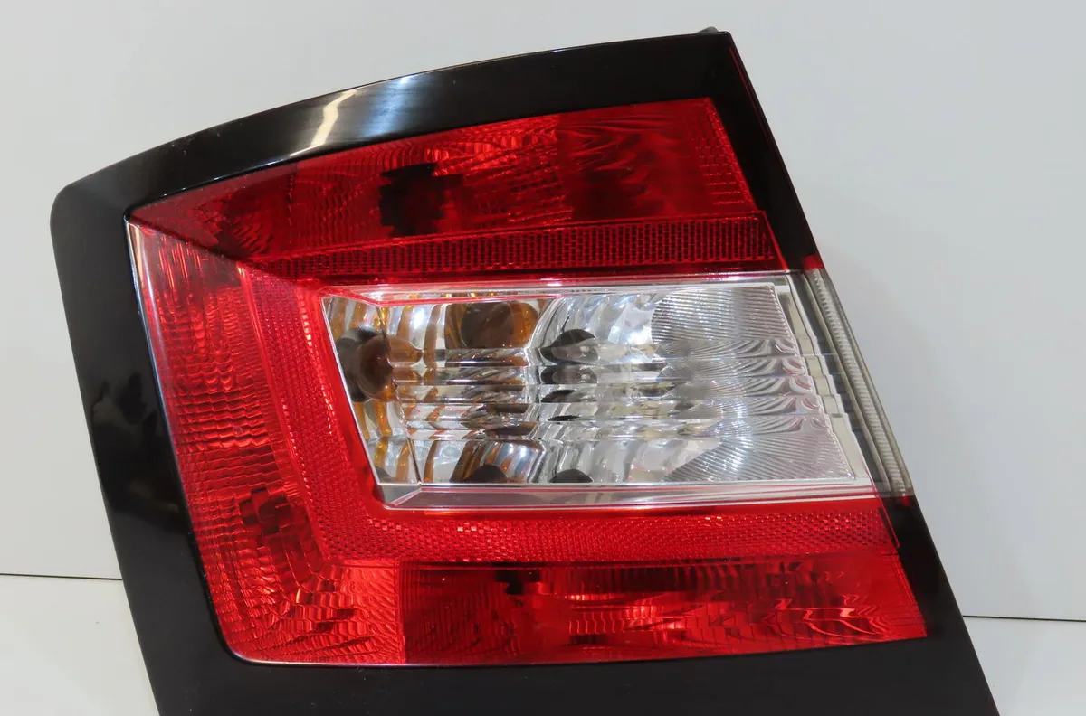 Feu arrière gauche Skoda FABIA III (NJ3) 1.2 tsi (2014-2021) occasion
