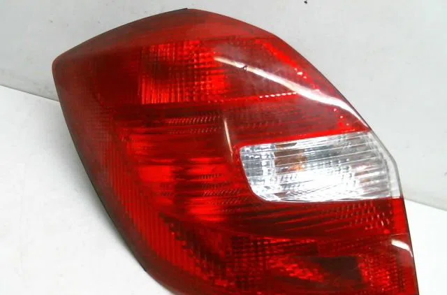 Feu arrière gauche SKODA FABIA occasion