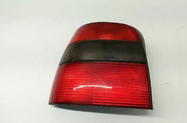 Feu arrière gauche SKODA FELICIA occasion