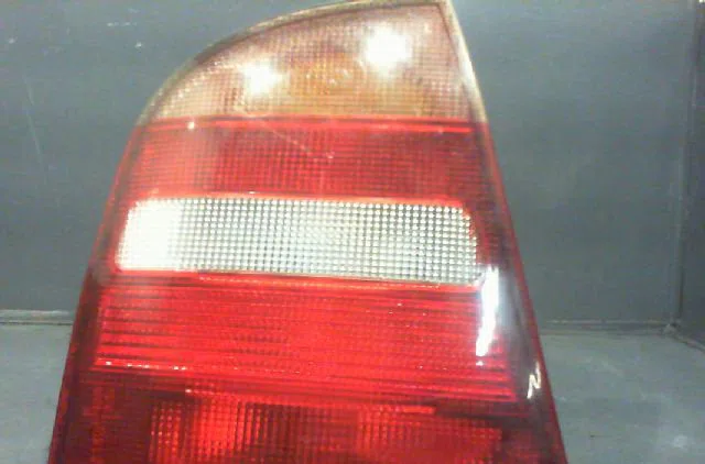 Feu arrière gauche SKODA OCTAVIA 2000 occasion