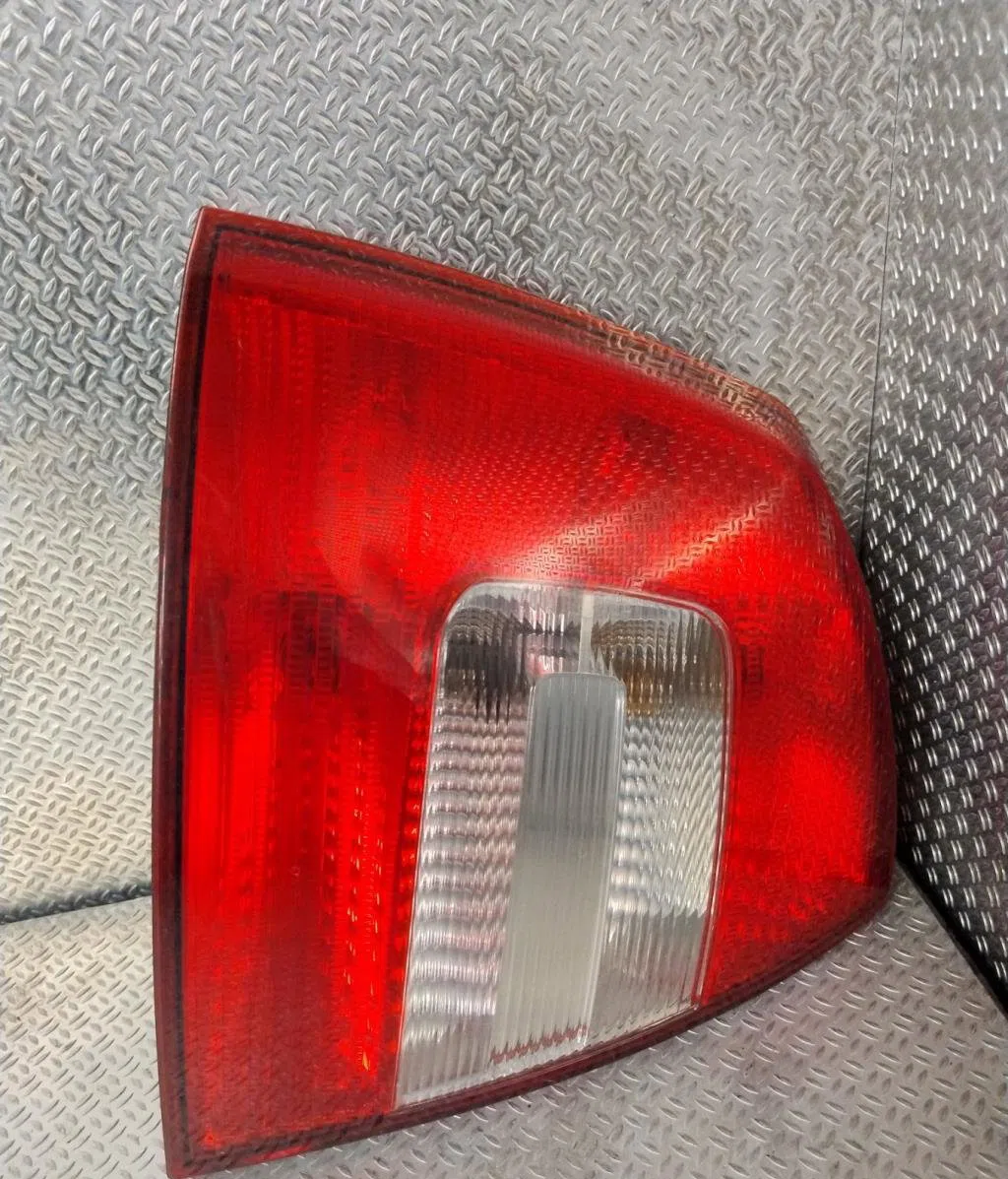 Feu arrière gauche Skoda OCTAVIA II (1Z3) 1.6 tdi (2009-2013) occasion