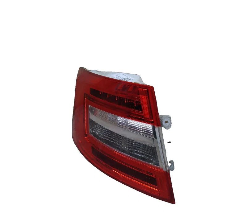 FEU ARRIERE GAUCHE SKODA OCTAVIA OCTAV.III 5E5945111B
