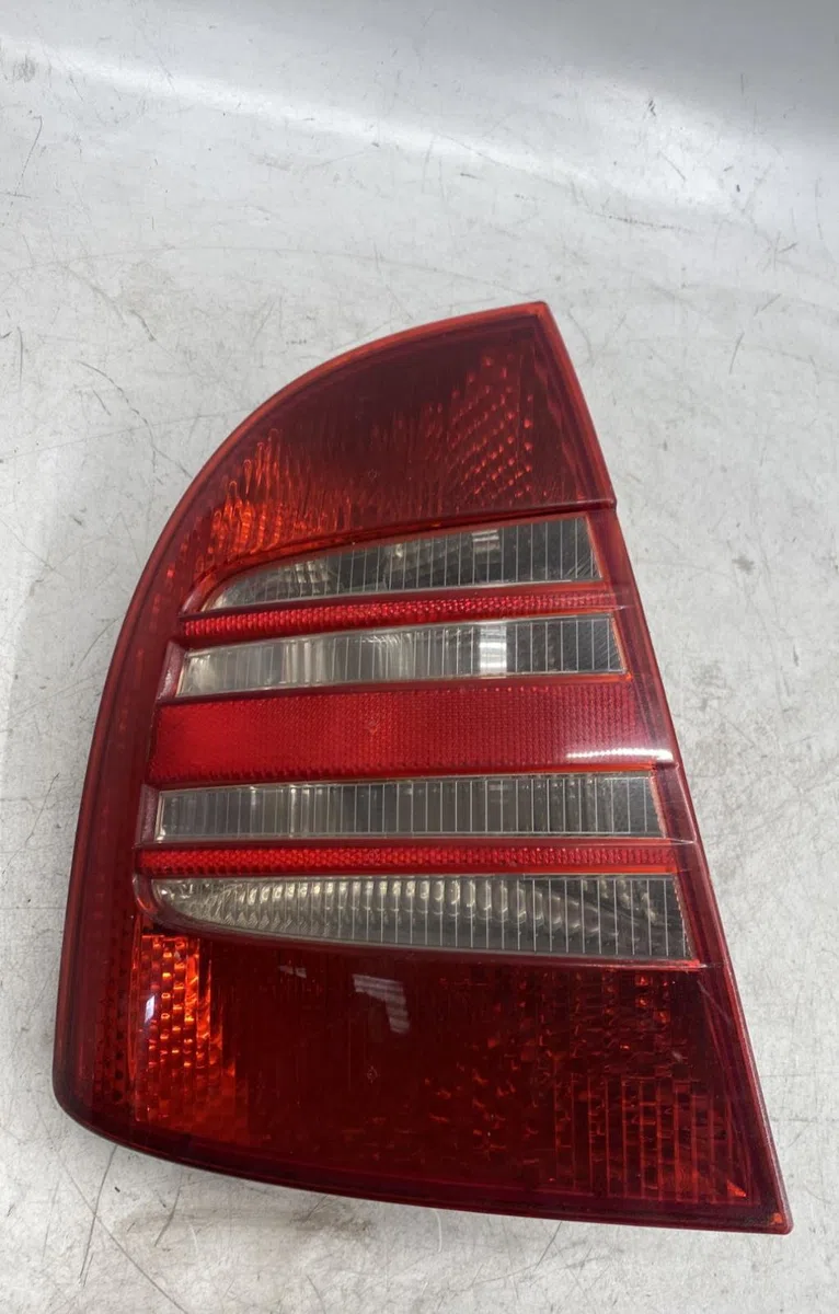 Feu arrière gauche Skoda SUPERB I (3U4) 2.5 tdi (2001-2003) occasion