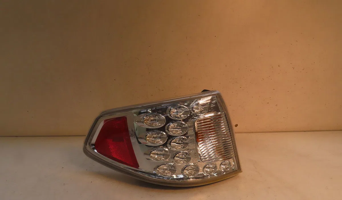 Feu arrière gauche Subaru IMPREZA 3-5 portes (GR, GH, G3) 1.5 awd (gh3) (2008-2012) occasion