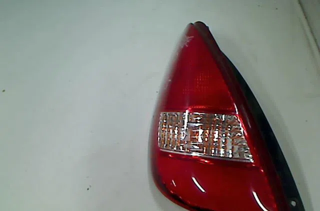 Feu arrière gauche SUZUKI LIANA 2002 occasion