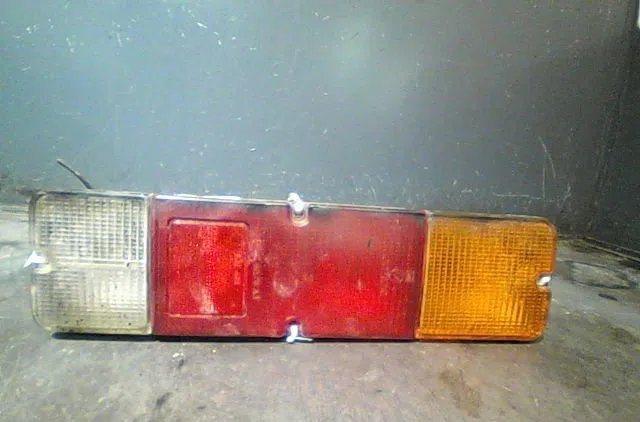 Feu arrière gauche Suzuki SJ410 1.0 (sj410) (1981-1988) 3 portes occasion