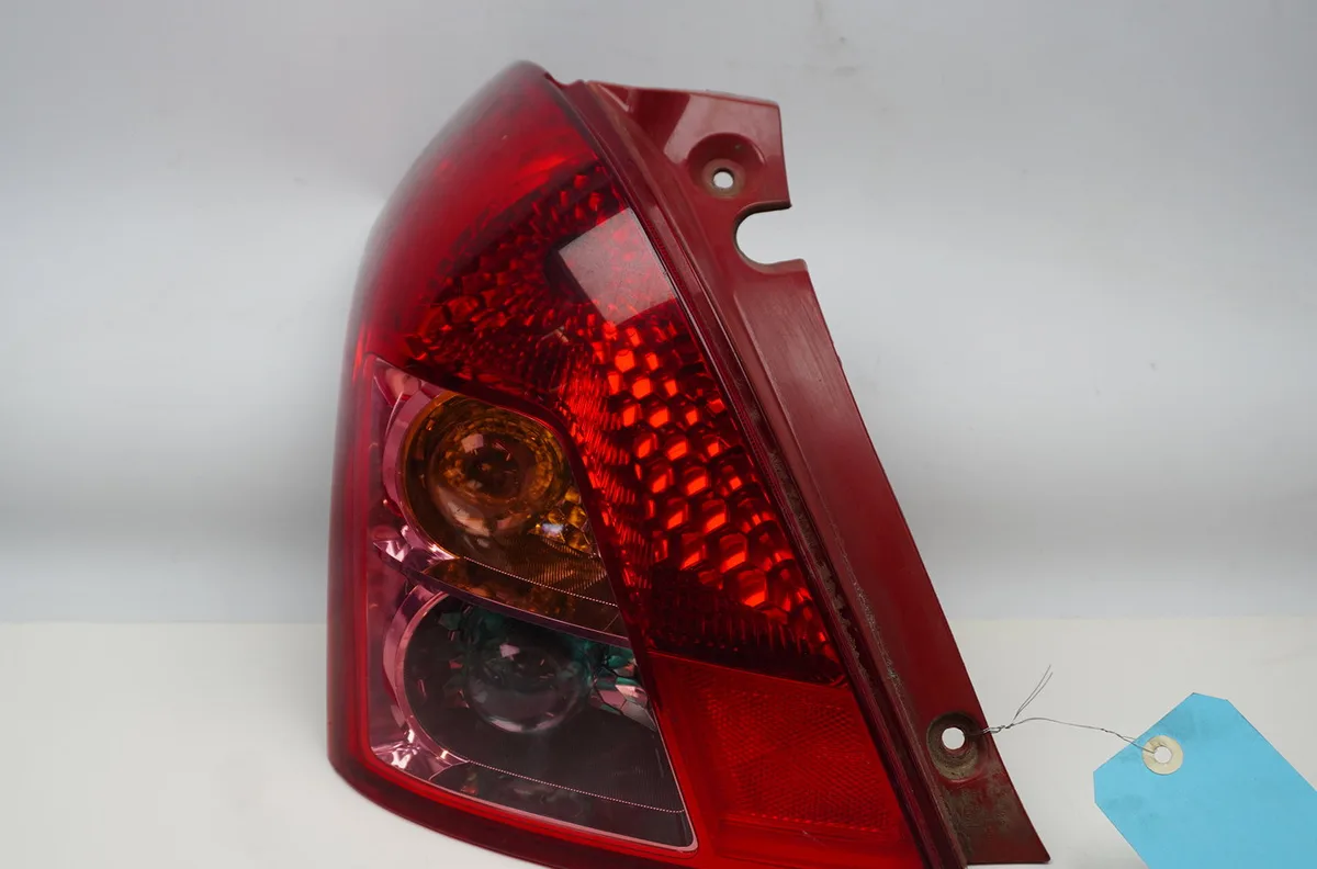 Feu arrière gauche Suzuki SWIFT III (MZ, EZ) 1.3 ddis (rs 413d) (2005) 5 portes occasion