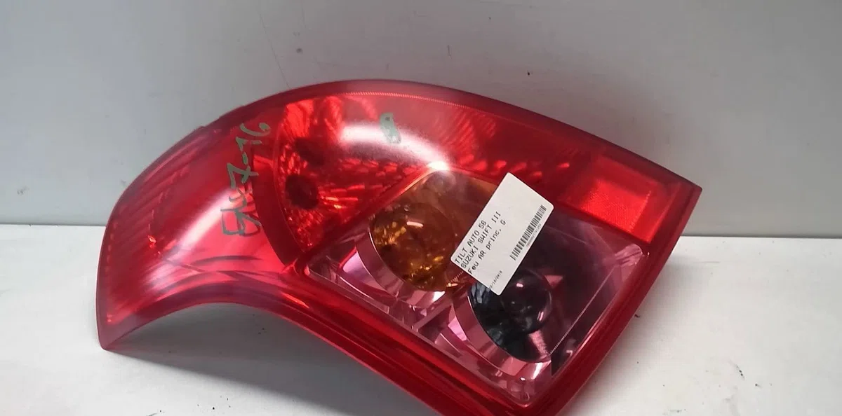 Feu arrière gauche Suzuki SWIFT III (MZ, EZ) 1.3 ddis (rs 413d) (2005) occasion