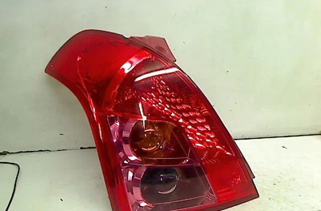 Feu arrière gauche Suzuki SWIFT III (MZ, EZ) 1.3 (rs 413) (2005) occasion