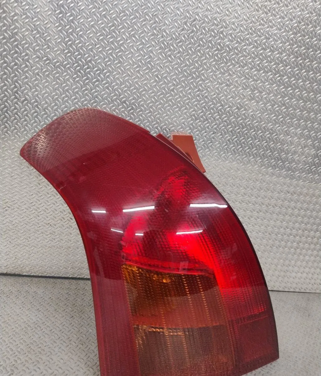 Feu arrière gauche Suzuki SWIFT III (MZ, EZ) 1.3 (rs 413) (2005) occasion