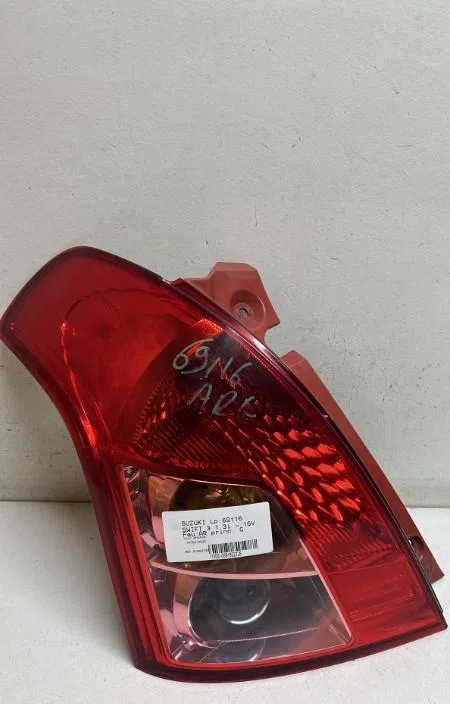 Feu arrière gauche Suzuki SWIFT III (MZ, EZ) 1.3 (rs 413) (2005) occasion