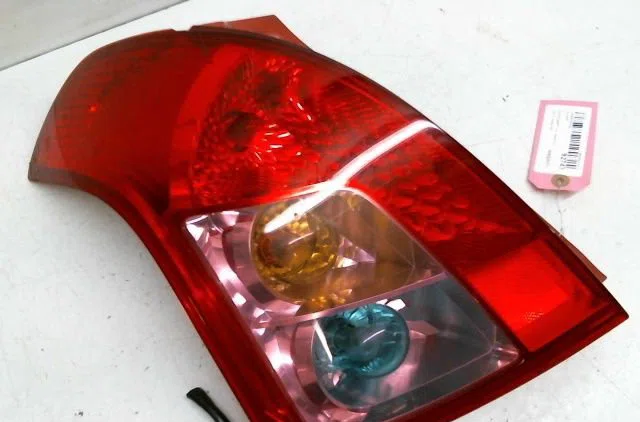 Feu arrière gauche Suzuki SWIFT III (MZ, EZ) 1.3 (rs 413) (2005) occasion