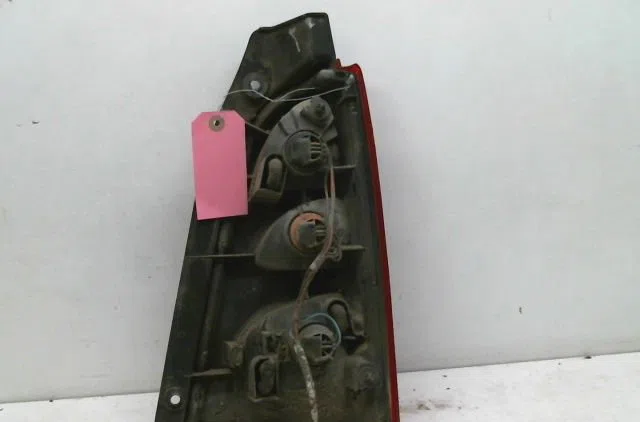 Feu arrière gauche Suzuki WAGON R 3-5 portes (MM) 1.3 (rb 413) (2000-2004) occasion