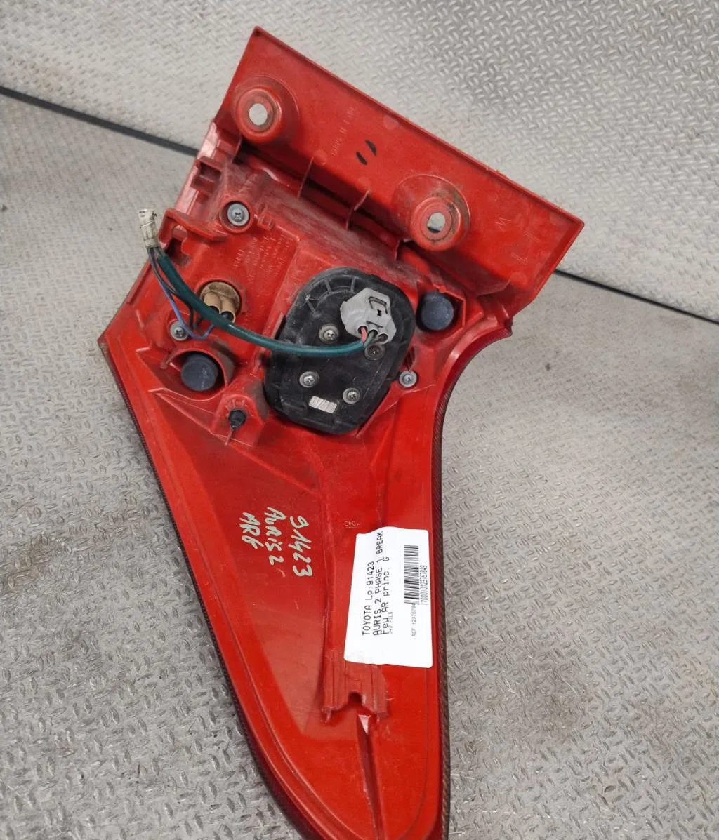 Feu arrière gauche Toyota AURIS Break (_E18_) 1.8 hybrid (zwe186_) (2013-2018) occasion