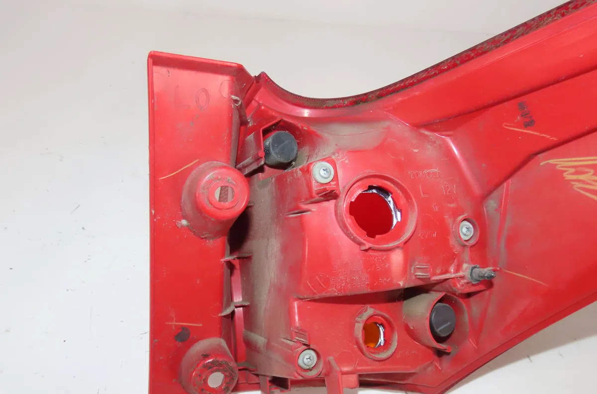 Feu arrière gauche Toyota AURIS Break (_E18_) 2.0 d-4d (ade186_) (2013-2015) occasion