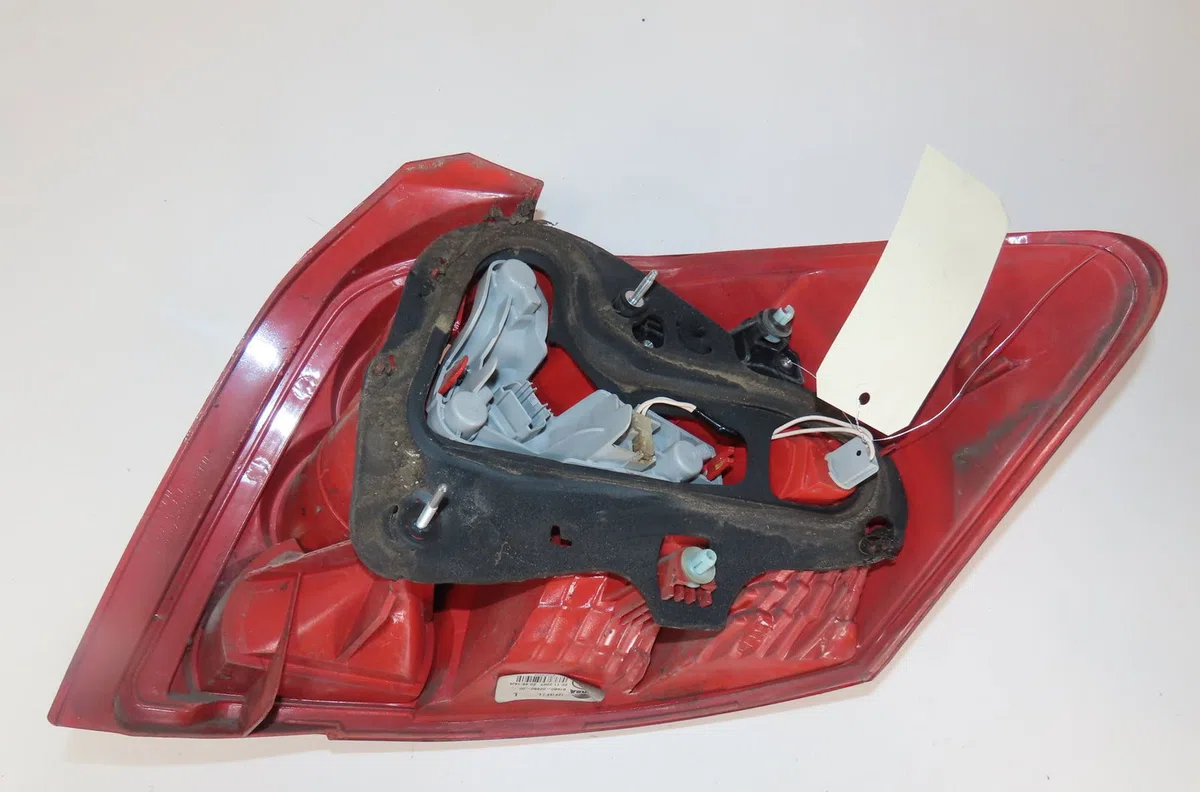 Feu arrière gauche Toyota AURIS (_E15_) 2.0 d-4d (ade150_) (2006-2012) occasion
