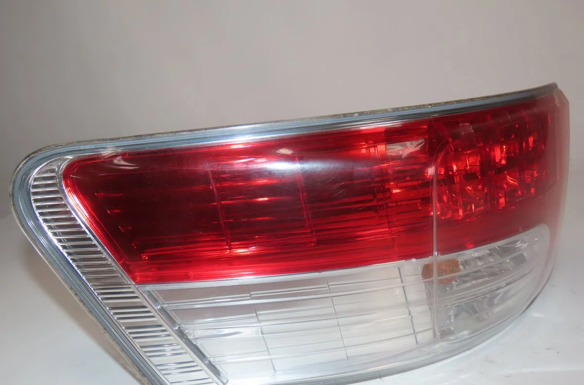 Feu arrière gauche Toyota AVENSIS A trois volumes (_T27_) 2.2 d-4d (adt271_) (2008-2018) occasion