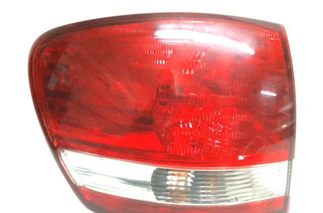 Feu arrière gauche Toyota AVENSIS VERSO (_M2_) 2.0 d (clm20_) (2001-2005) occasion
