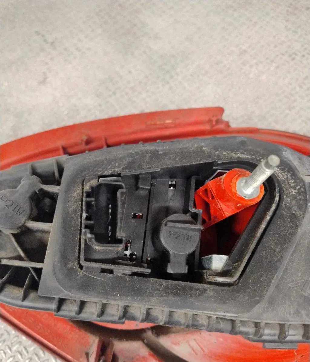 Feu arrière gauche Toyota AYGO (_B1_) 1.0 (kgb10_) (2005-2014) 5 portes occasion