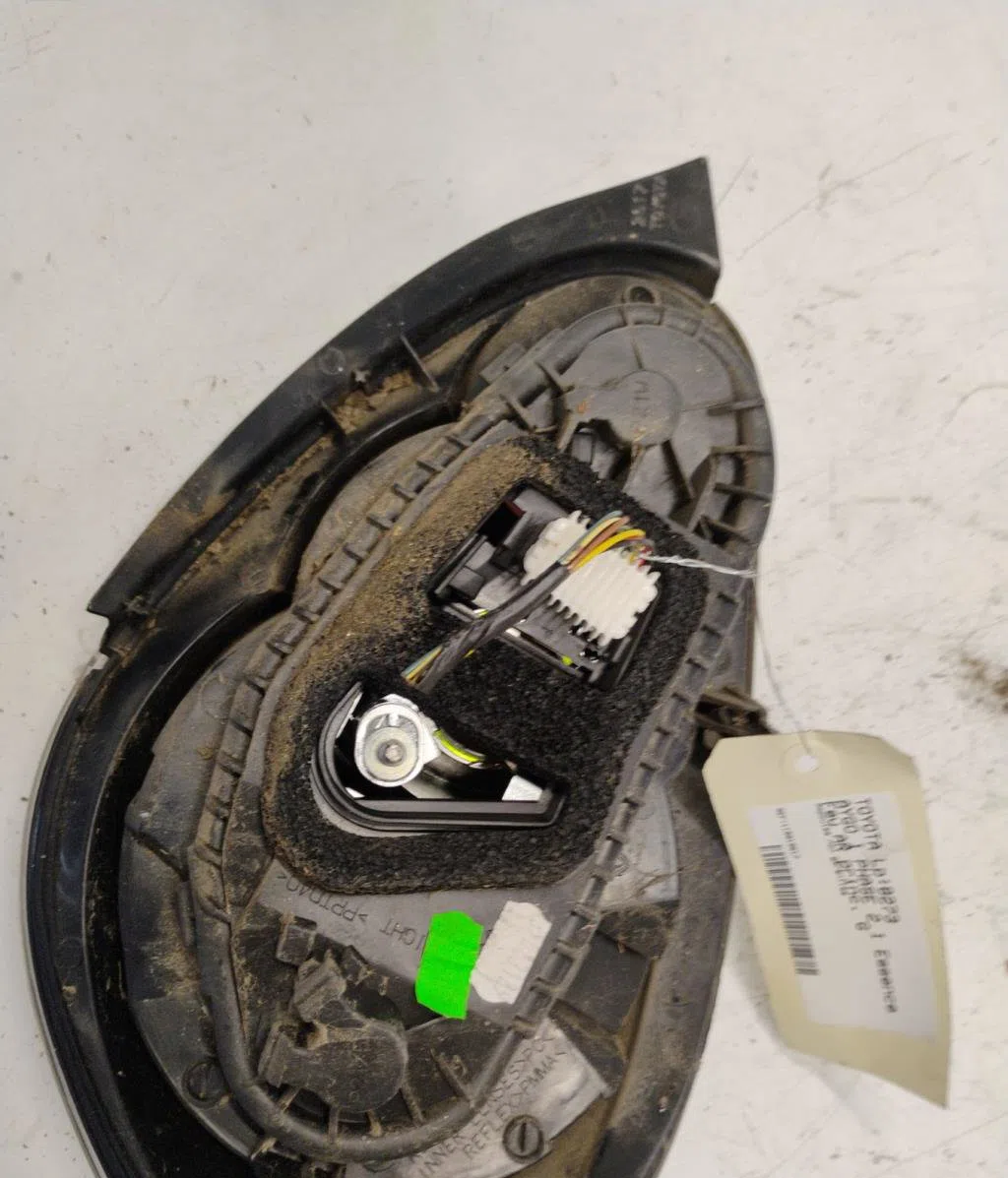 Feu arrière gauche Toyota AYGO (_B1_) 1.0 (kgb10_) (2005-2014) 5 portes occasion