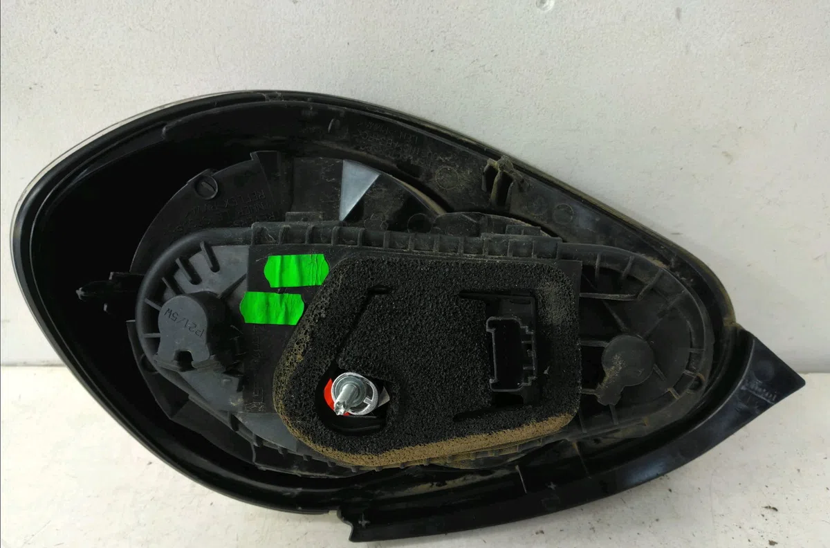 Feu arrière gauche Toyota AYGO (_B1_) 1.0 (kgb10_) (2005-2014) 5 portes occasion