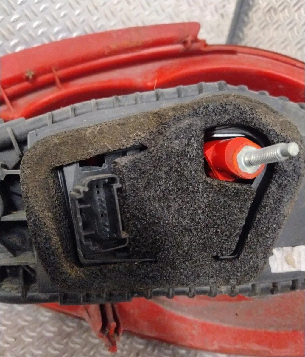 Feu arrière gauche Toyota AYGO (_B1_) 1.0 (kgb10_) (2005-2014) 5 portes occasion