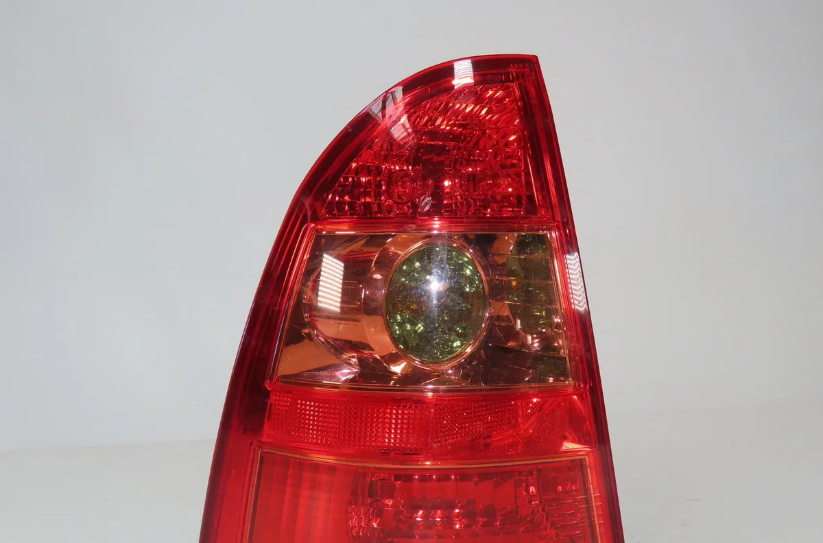 Feu arrière gauche Toyota COROLLA Break (_E12_) 1.4 d4-d (nde120_) (2004-2007) occasion