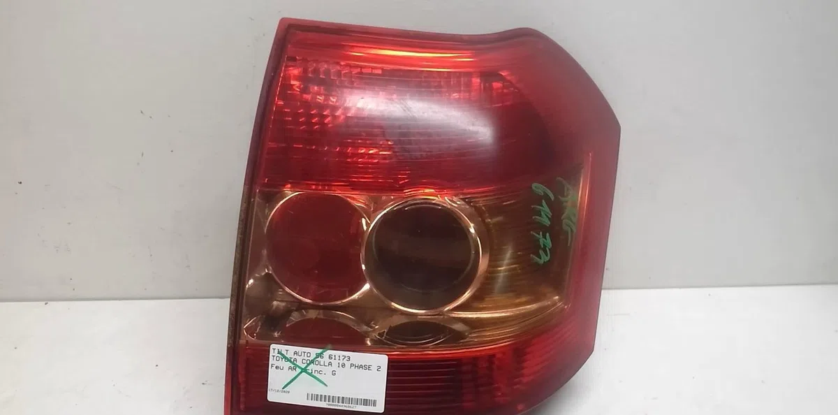 Feu arrière gauche Toyota COROLLA (_E12_) 1.4 d (nde120_) (2004-2007) 5 portes occasion