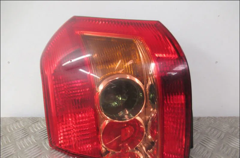 Feu arrière gauche Toyota COROLLA (_E12_) 1.4 d (nde120_) (2004-2007) 5 portes occasion