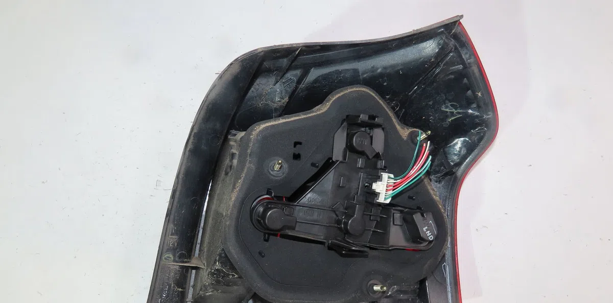 Feu arrière gauche Toyota COROLLA (_E12_) 1.6 vvt-i (zze121_) (2002-2006) occasion