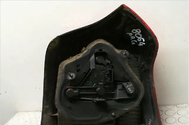 Feu arrière gauche Toyota COROLLA (_E12_) 2.0 d-4d (cde120_) (2002-2006) occasion