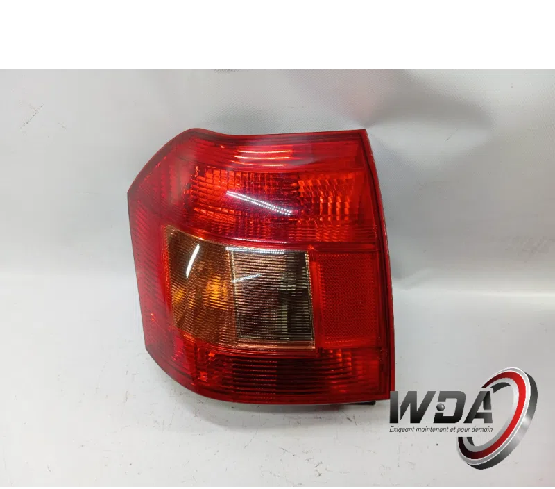 FEU ARRIERE GAUCHE TOYOTA COROLLA IX 8156102150