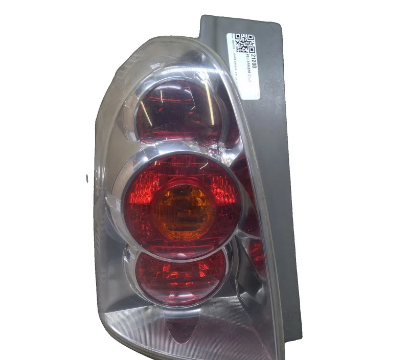 FEU ARRIERE GAUCHE TOYOTA COROLLA-V 815610F020