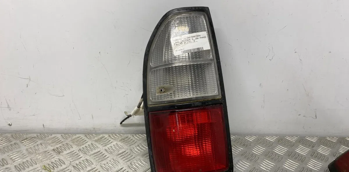 Feu arrière gauche TOYOTA LAND CRUISER 3 J90 PHASE 2 occasion
