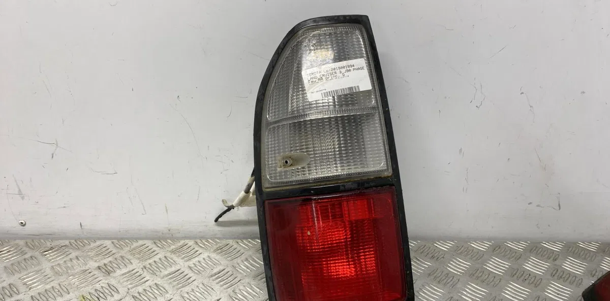 Feu arrière gauche TOYOTA LAND CRUISER 3 J90 PHASE 2 occasion