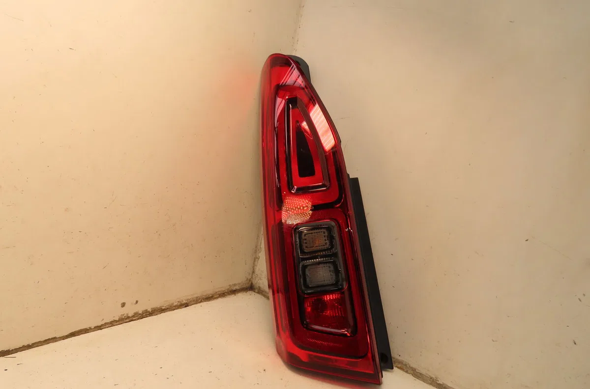 Feu arrière gauche Toyota PROACE CITY VERSO Monospace 1.5 d-4d 130 (bkyma) (2019) occasion