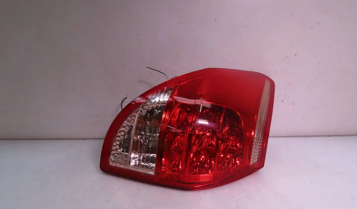 Feu arrière gauche TOYOTA RAV 4 136 D-4D 2008 occasion