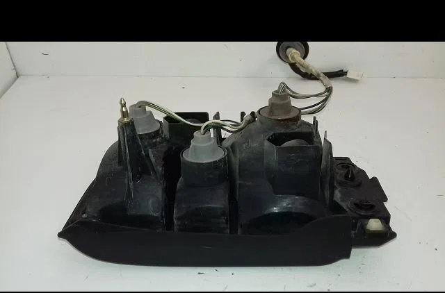 Feu arrière gauche Toyota RAV 4 I (_A1_) 2.0 4wd (sxa10) (1994-2000) occasion