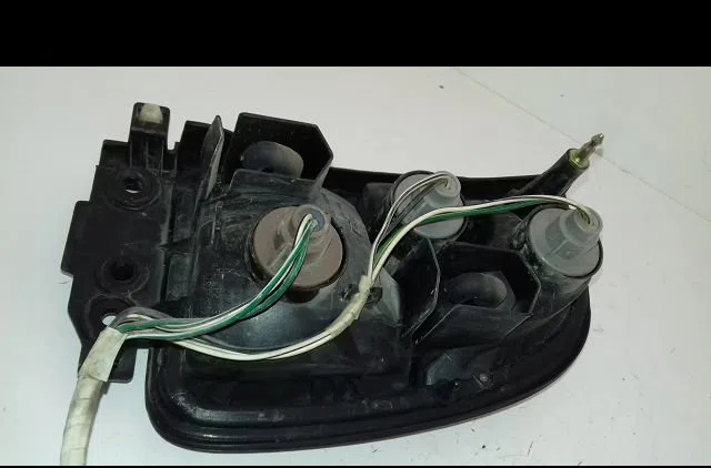 Feu arrière gauche Toyota RAV 4 I (_A1_) 2.0 4wd (sxa10) (1994-2000) occasion