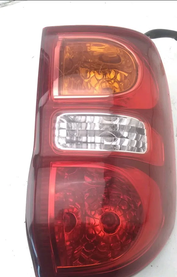 Feu arrière gauche Toyota RAV 4 II (_A2_) 2.0 d 4wd (cla20_, cla21_) (2001-2005) occasion