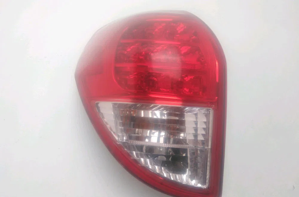 Feu arrière gauche Toyota RAV 4 III (_A3_) 2.2 d 4wd (ala30_) (2006-2012) occasion