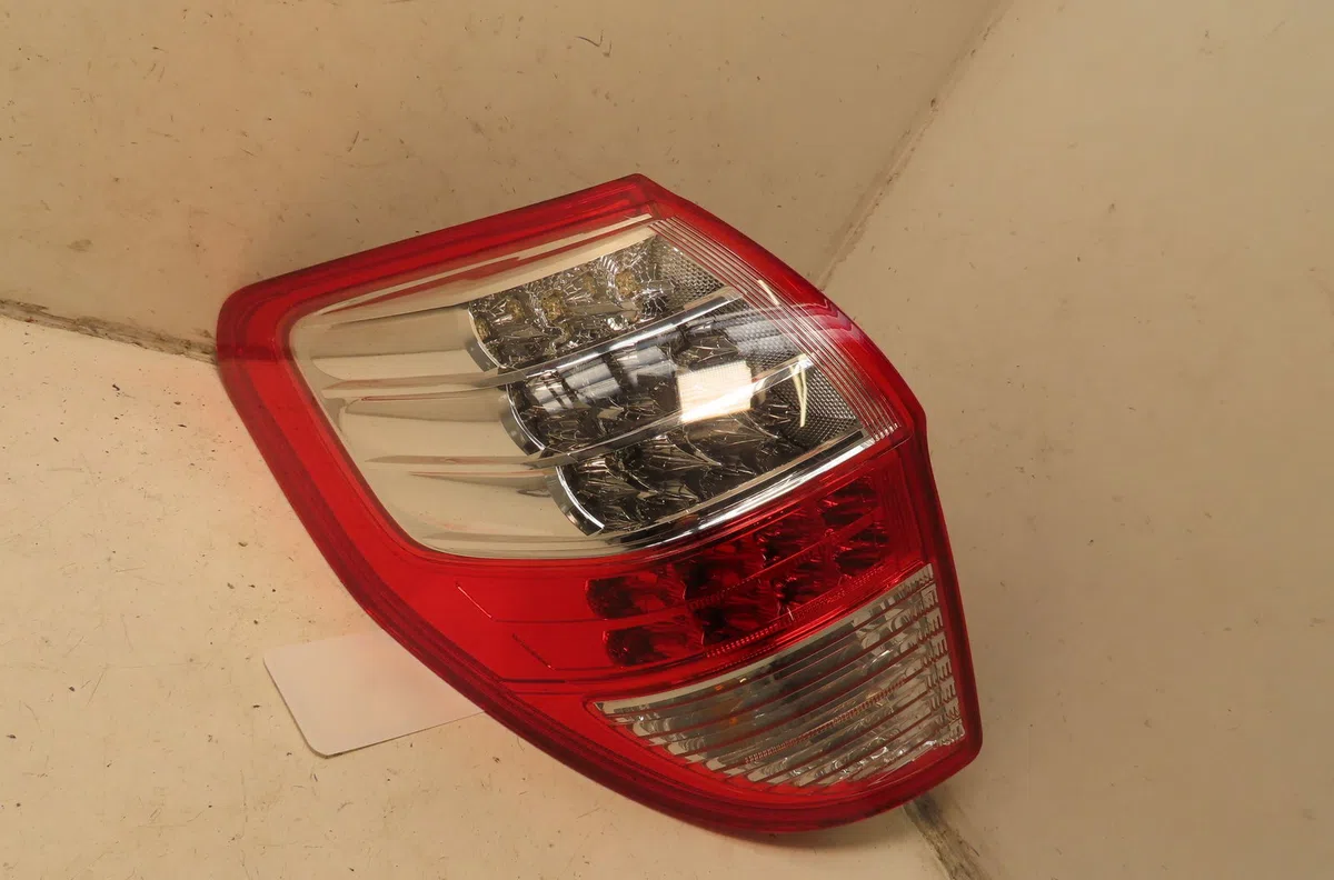 Feu arrière gauche Toyota RAV 4 III (_A3_) 2.2 d 4wd (ala30_) (2006-2012) occasion