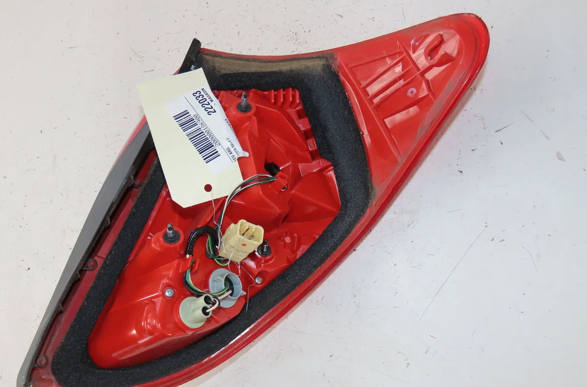 Feu arrière gauche Toyota RAV 4 III (_A3_) 2.2 d (ala35_) (2008-2013) occasion