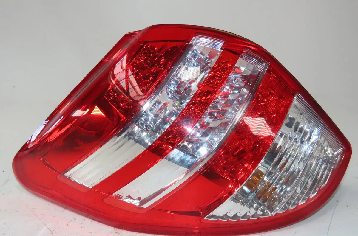Feu arrière gauche Toyota RAV 4 III (_A3_) 2.2 d (ala35_) (2008-2013) occasion